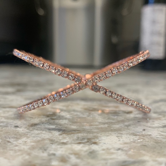 ROSE GOLD CRIS CROSS BRACELET - Picture 3 of 7